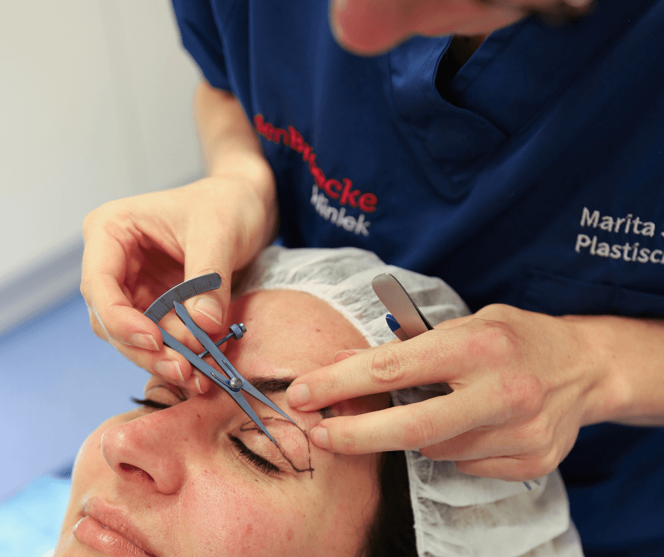 ptosis correctie bij VandenBroecke Kliniek